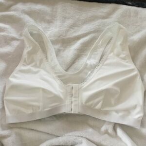 Elegant White Lace Trim Bra ~ front closure 4x hook & latch ~ size XL